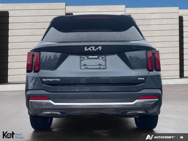 2024 Kia Sorento Base image 5