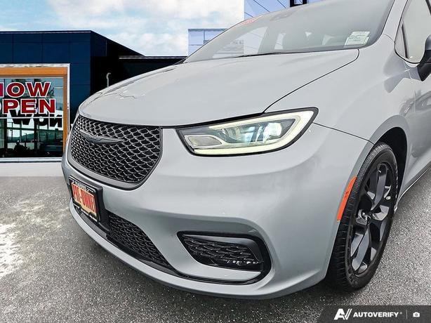 2023 Chrysler Pacifica Touring L | Full Sunroof | Heated Seats! image 8
