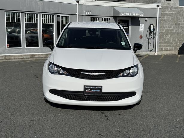 2024 Chrysler Grand Caravan SXT - No Accidents, BC Local & 3rd Row Seats image 3