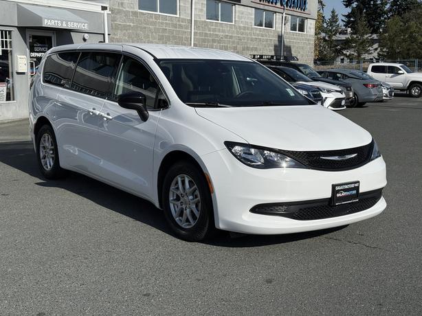 2024 Chrysler Grand Caravan SXT - No Accidents, BC Local & 3rd Row Seats image 4