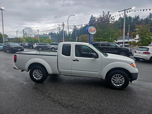 2017 Nissan  Frontier SV image 2
