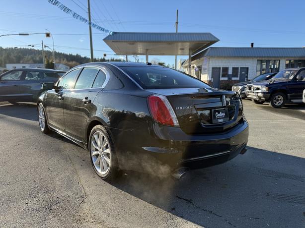 2011 Lincoln MKS image 5