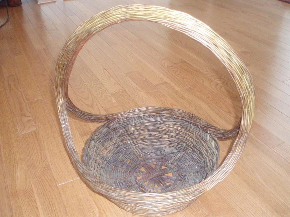 Woven Basket with Circular Handle display photo