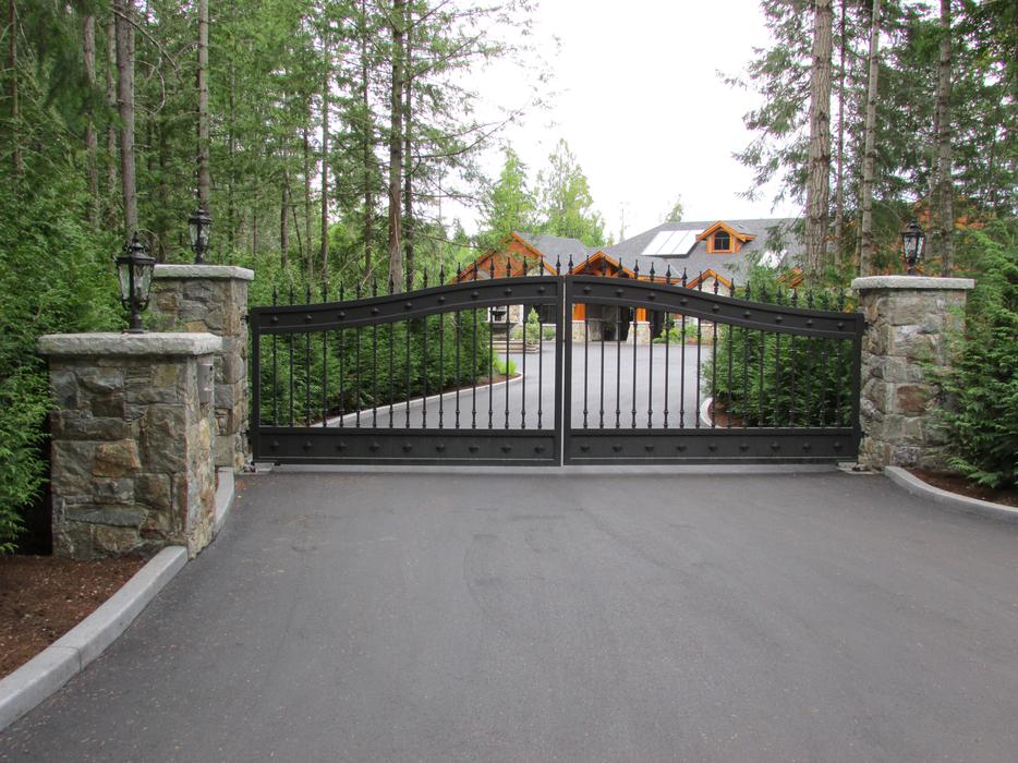 Custom Aluminum Driveway Gates! display photo