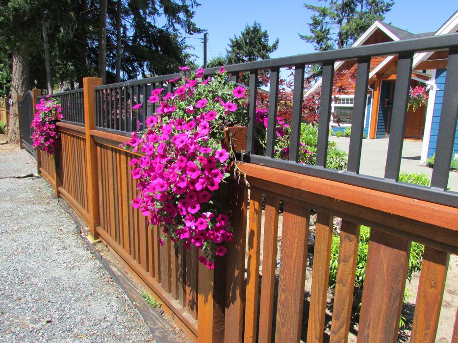 Custom Aluminum Driveway Gates! -Westcoast Custom Gates Ltd display photo