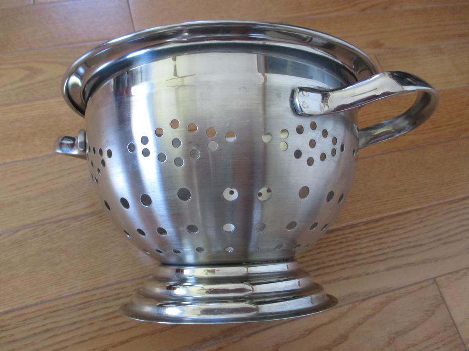 Metal Colander display photo