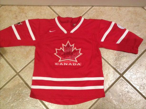 NIKE TEAM CANADA REPLICA HOCKEY INFANT JERSEY image 1