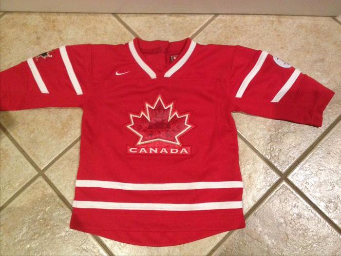 NIKE TEAM CANADA REPLICA HOCKEY INFANT JERSEY display photo