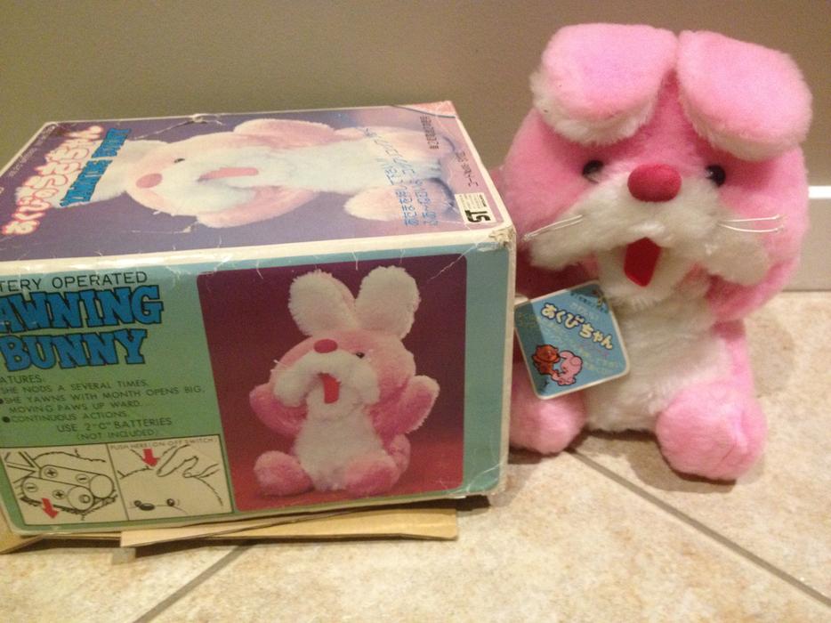 VINTAGE YAWNING BUNNY display photo