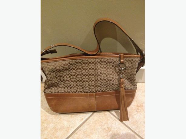 AUTHENTIC COACH PURSE image 1