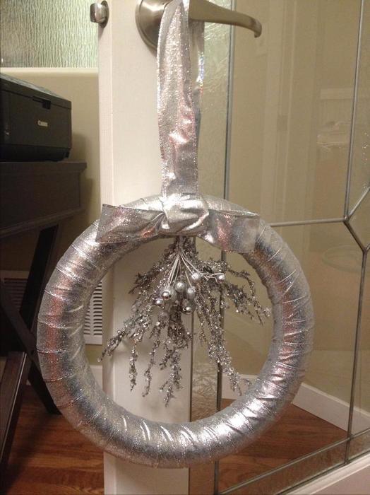 SPARKLY SILVER WREATH display photo