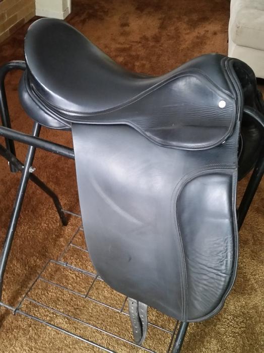 17" Falcon Dressage Saddle display photo