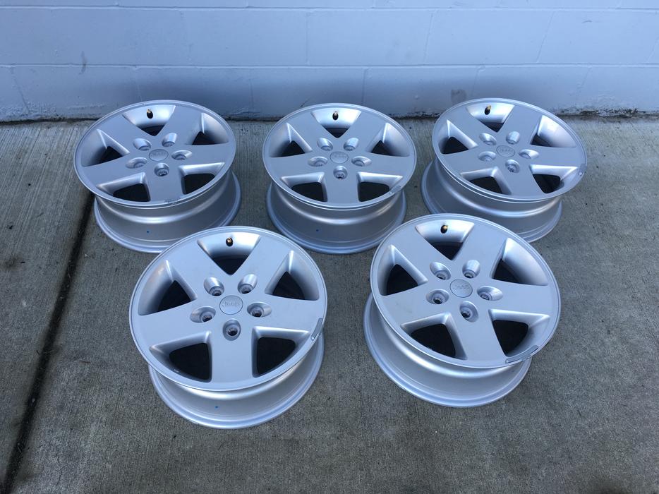 Brand New Jeep Wrangler OEM Rims *Never Used* display photo