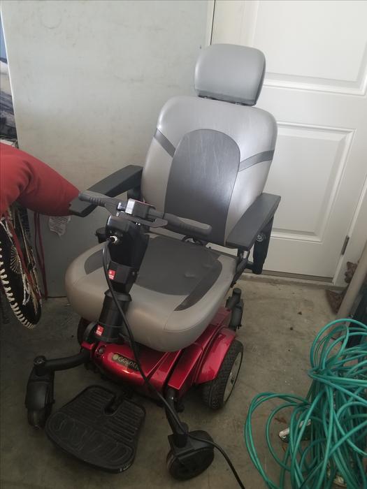 Golden Compass Power Chair display photo