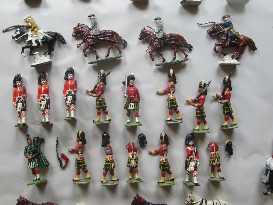 97 OLD LEAD SOLDIERS Approx. 32 mm to 45 mm. Plus more. display photo