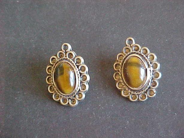 VINTAGE STERLING SILVER CATS EYE STUD EARRINGS image 1