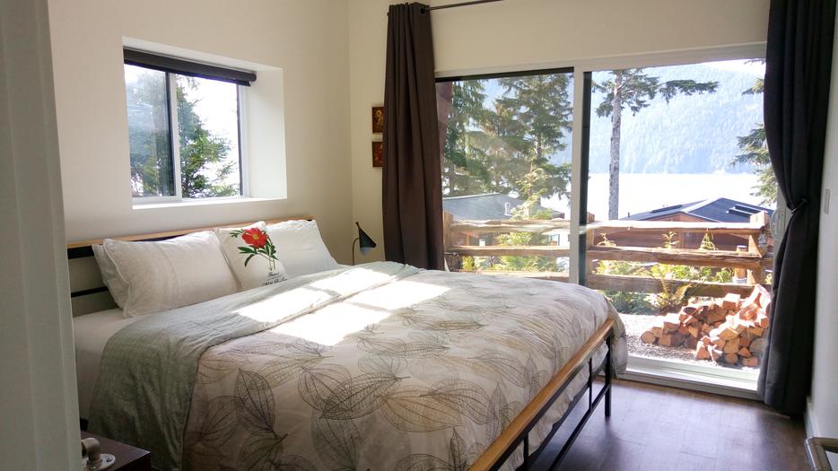Fish Tales Cottage, Port Renfrew display photo