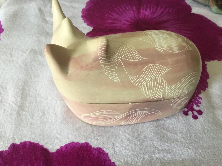 Vintage * GENUINE BESMO * Hand Carved in Kenya - Trinket Box display photo