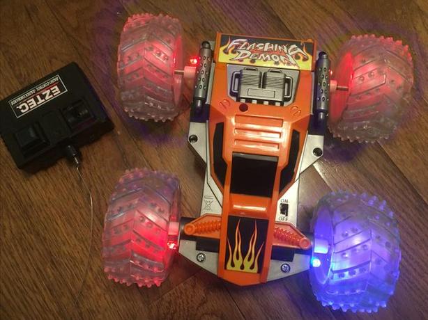 FLASHING DEMON REMOTE CONTROL CAR image 3