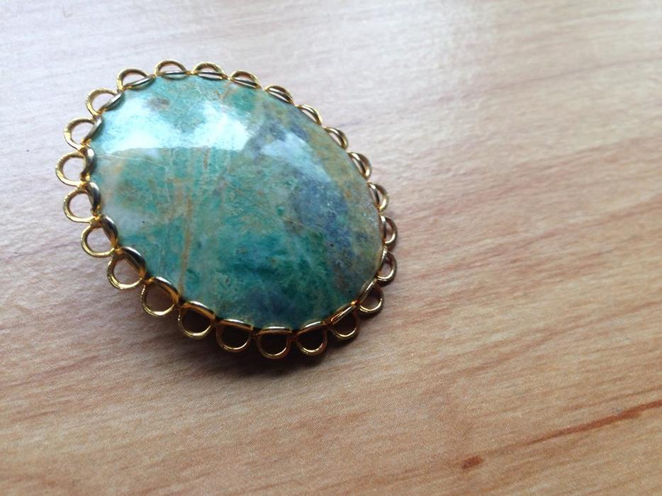 VINTAGE BROOCH/PIN POLISHED OVAL GEMSTONE display photo