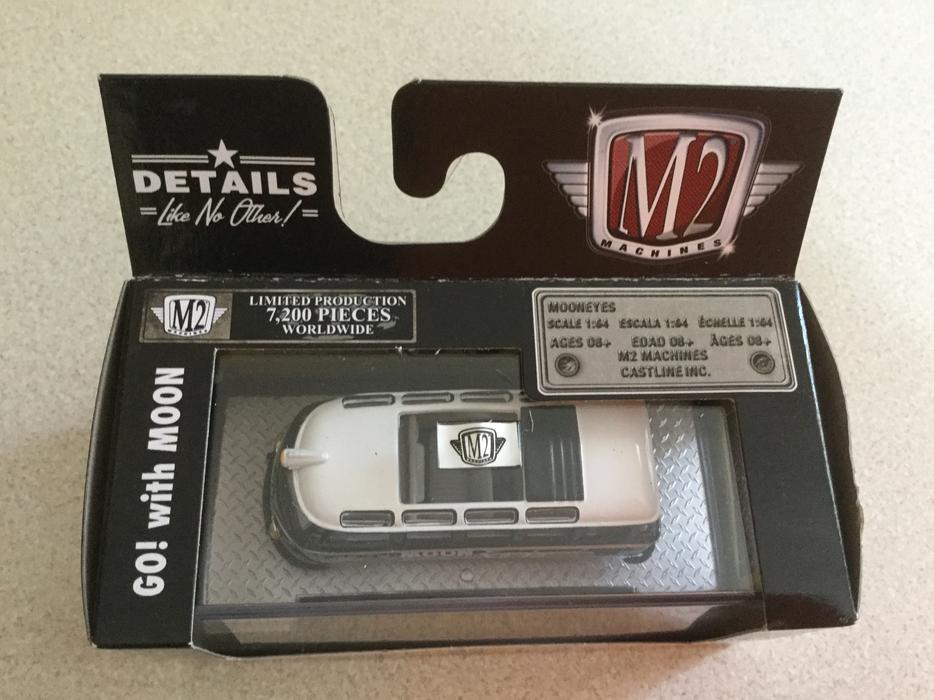M2 AUTO-THENTICS 1959 VW MICROBUS DELUXE “MOON EYES” - 1:64 SCALE display photo