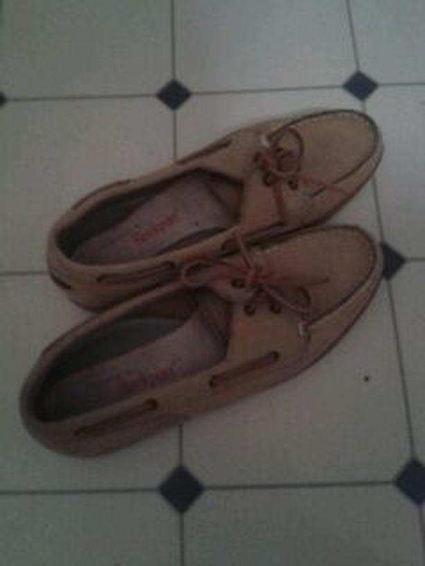 Clarks /   Guess /   Lulu Lemon  / VENA MODE AUSTRIA Boots image 3