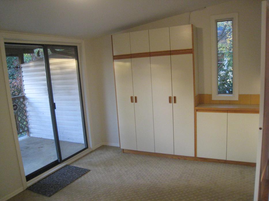 BRIGHT CLEAN SPACIOUS BED ROOM display photo