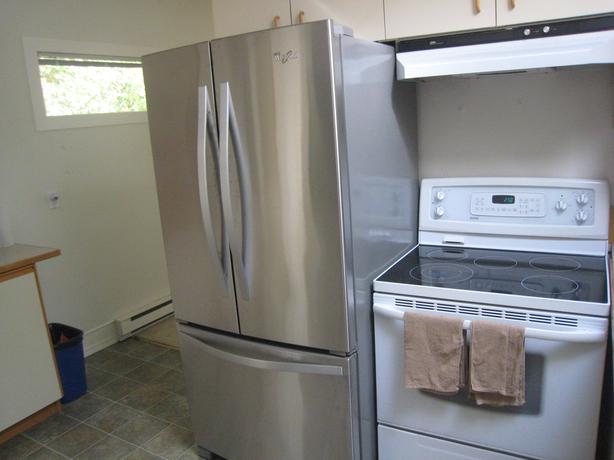 BRIGHT CLEAN SPACIOUS BED ROOM image 5