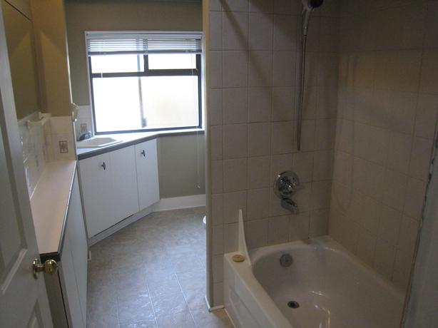 BRIGHT CLEAN SPACIOUS BED ROOM image 6