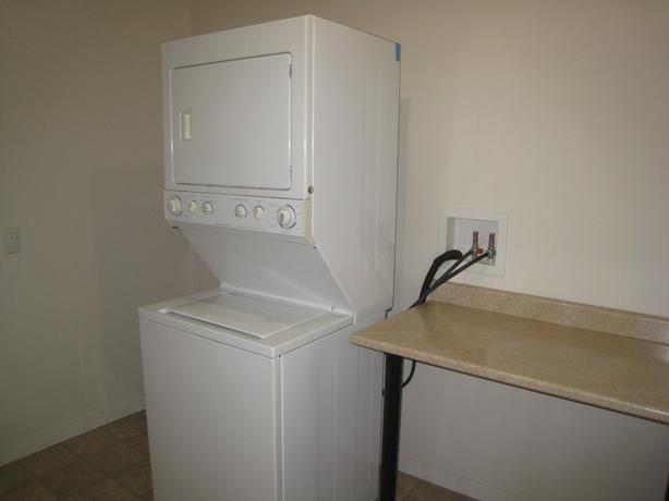 BRIGHT CLEAN SPACIOUS BED ROOM image 7