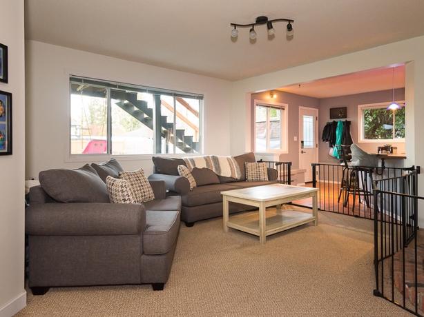 2 bedroom suite in Colwood - dog ok image 2