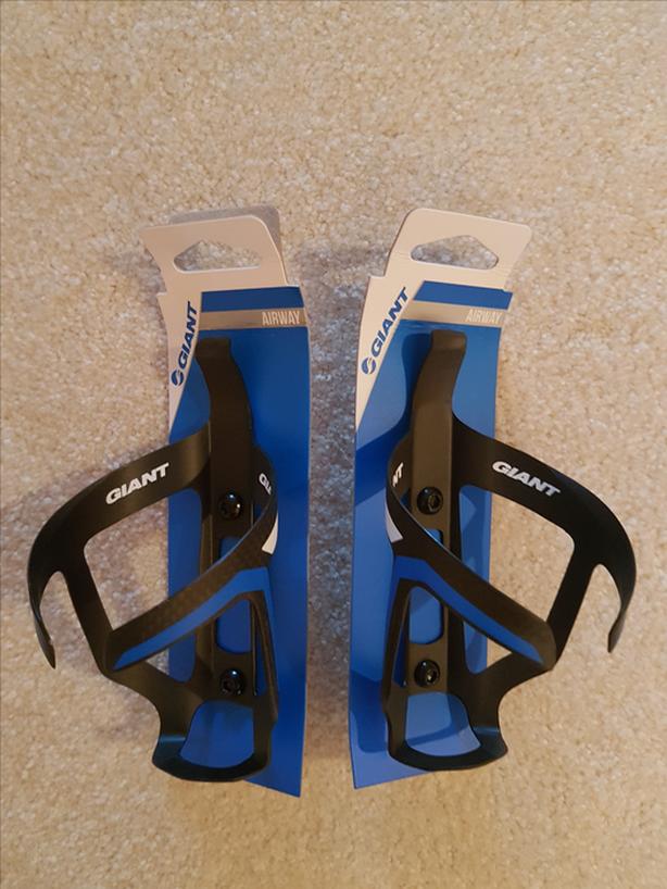 NWT - Giant Carbon Bottle Cage - 3K Carbon image 1