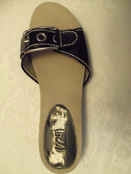 Women's Size 8 Open Toe Slip-On Sandals display photo