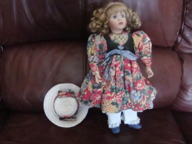 MARY MARY QUITE CONTRARY ASHTON DRAKE GALLERIES display photo