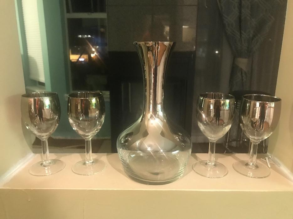 RETRO 80's Decanter and 4 glasses display photo