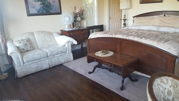 Monthly/Weekly<>GORGEOUS Ocean View KING Suite near Victoria/Sidney image 1