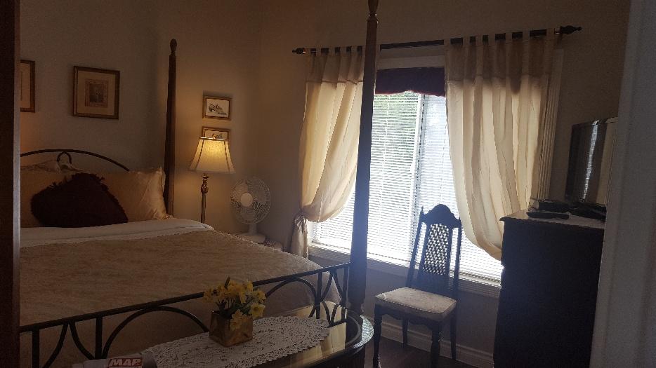 NOW-Beautiful-FURNISHED ROOMS, util incl. prvt Bathroom display photo