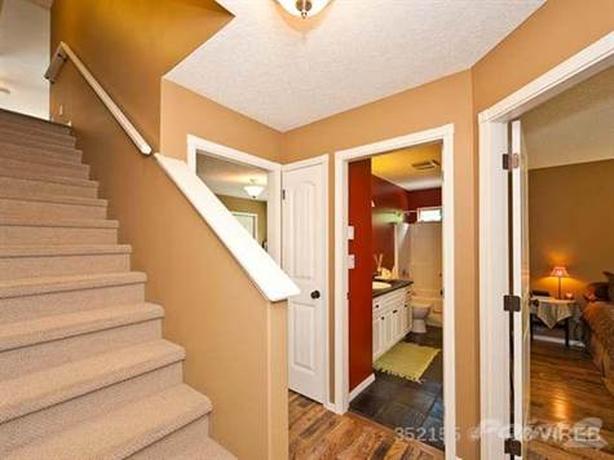 Great Location for Airport Commuters image 6