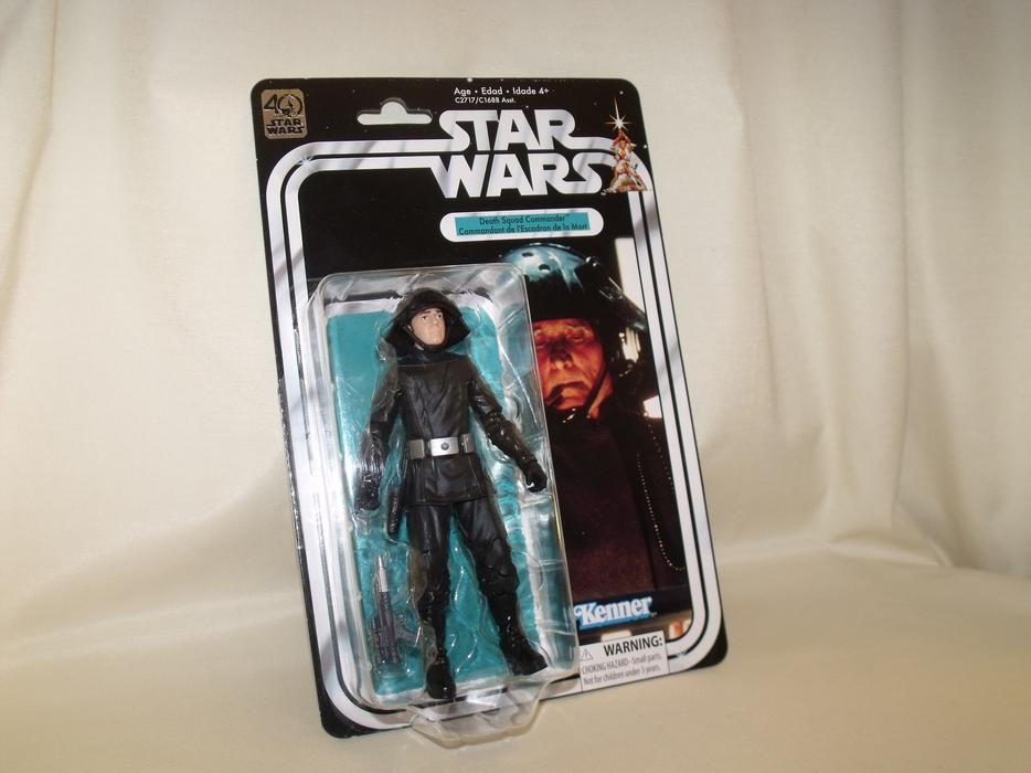 TO $50 EACH. STAR WARS TOYS ACTION FIGURES display photo