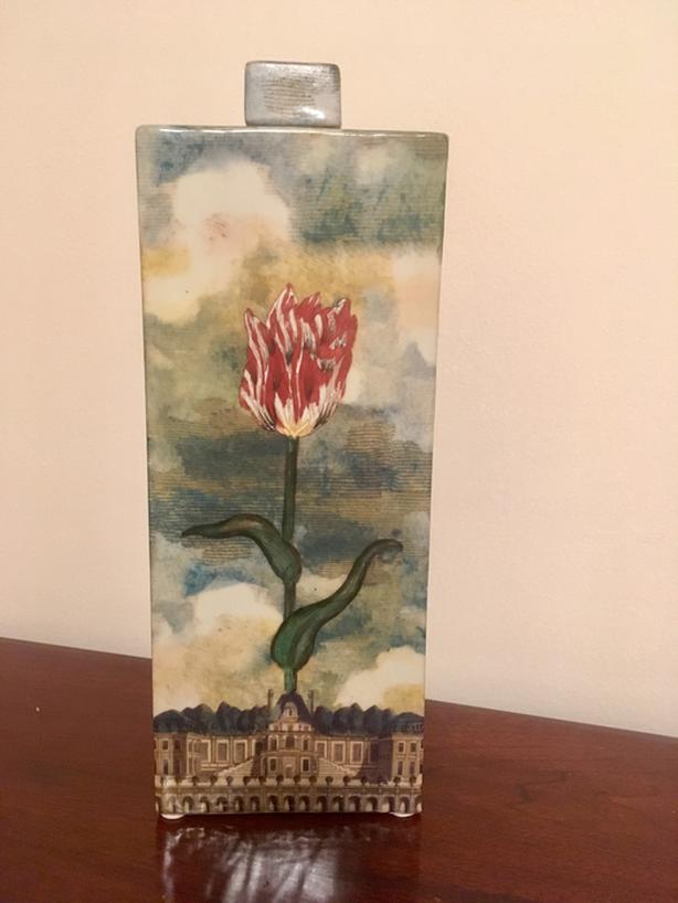 PAIR OF VASES image 3