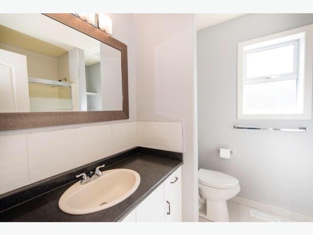 One-bed room suite for rent image 2