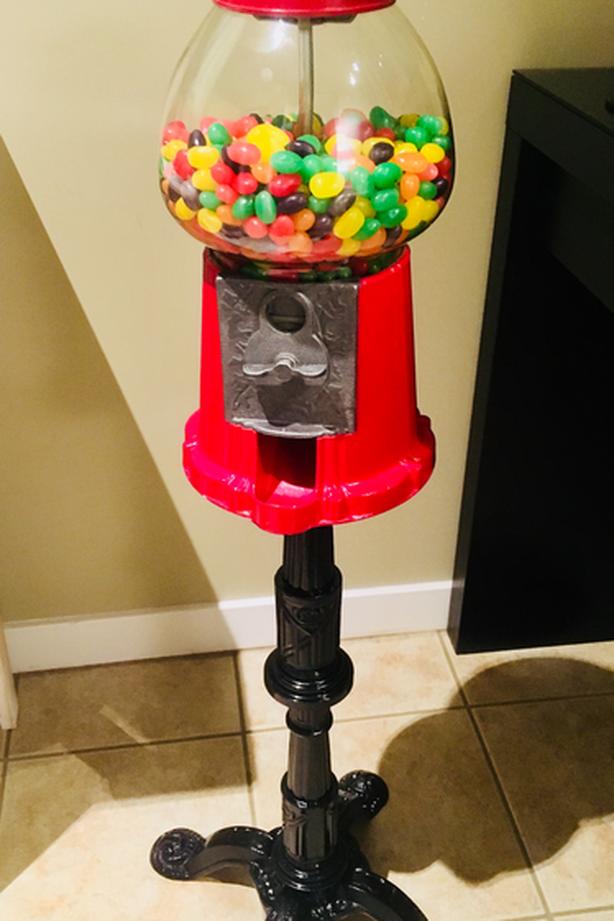 GORGEOUS GUMBALL MACHINE image 2