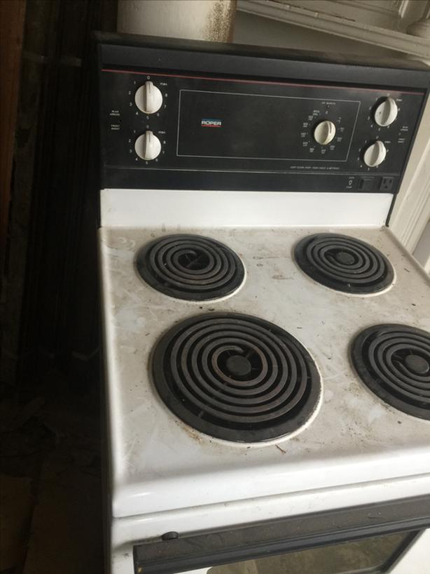 Roper electric range stove with oven image 2