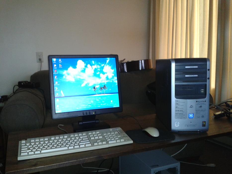 MISC Windows XP Desktop Computers For Sale display photo