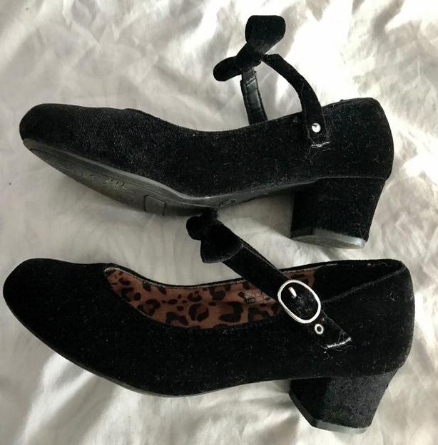 Girls size 2 party shoes image 2