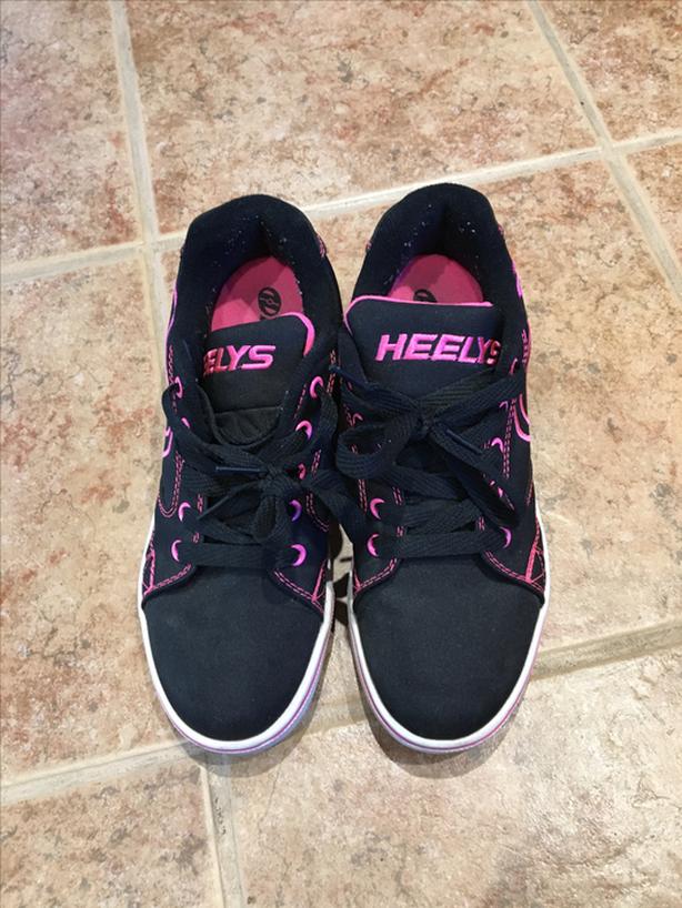 Girls Heelys Vopel Size 5 image 1