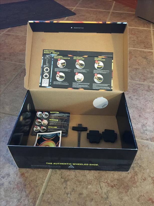 Girls Heelys Vopel Size 5 image 3