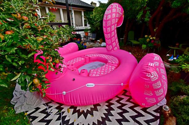 (NEW) GIANT INFLATABLE FLAMINGO-get ready for summer- impress your friends image 2