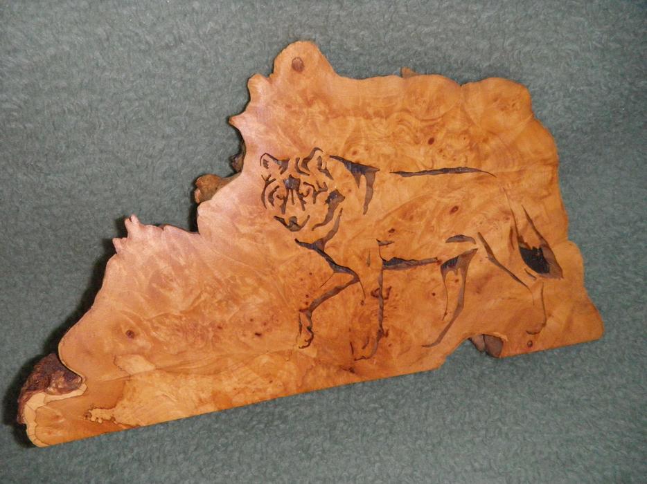 Fretsawed Wolf Carving display photo