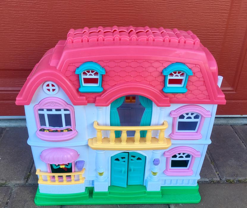 DOLLHOUSE display photo